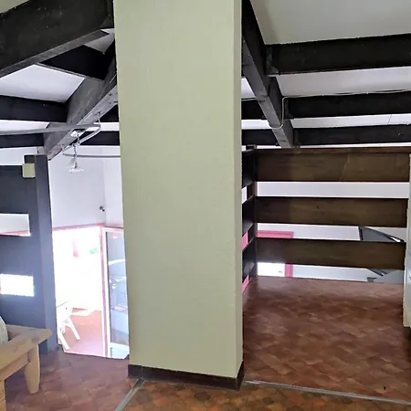Joli Avec Balcon Et Vue Sur Appartement