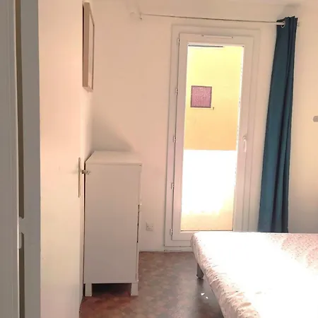 Appartement With Balcony And Sea View *